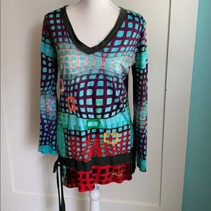 Desigual square patterned top